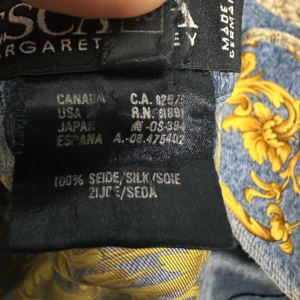 Escada Denim Printed and Gold 100% Silk Blend Top size 40 or medium - Picture 8 of 11
